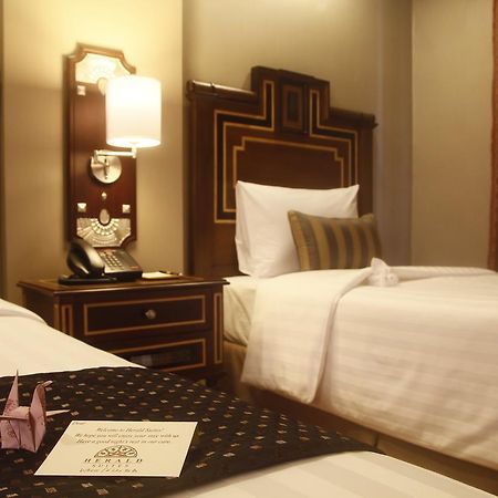 เฮอรัลด์ สวีท โพลาริส  Hotel Makati City ภายนอก รูปภาพ