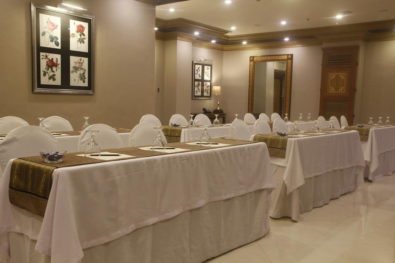 เฮอรัลด์ สวีท โพลาริส  Hotel Makati City ภายนอก รูปภาพ