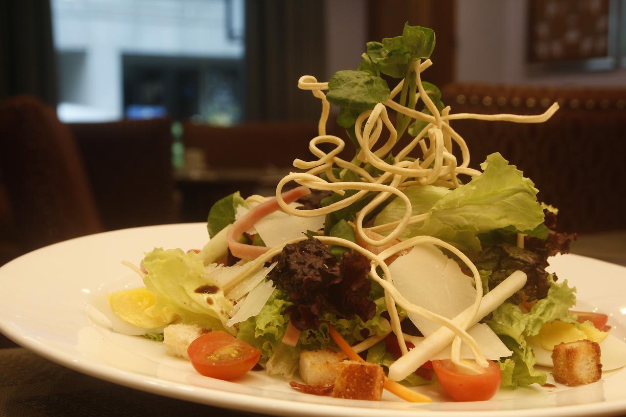 เฮอรัลด์ สวีท โพลาริส  Hotel Makati City ภายนอก รูปภาพ