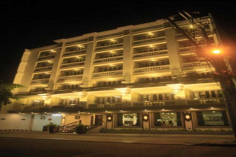 เฮอรัลด์ สวีท โพลาริส  Hotel Makati City ภายนอก รูปภาพ