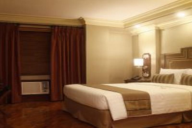 เฮอรัลด์ สวีท โพลาริส  Hotel Makati City ภายนอก รูปภาพ