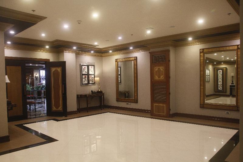 เฮอรัลด์ สวีท โพลาริส  Hotel Makati City ภายนอก รูปภาพ